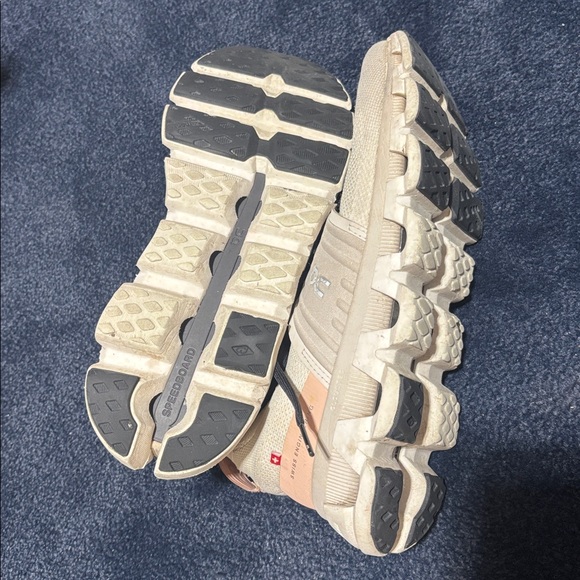 On Running Beige Knit Cloud Sneakers with Black Laces - Picture 4 of 8